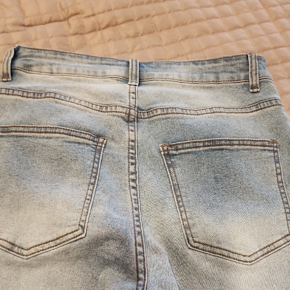 Stylish Blue Jeans with Pink Feather Trim - Picture 9 of 9